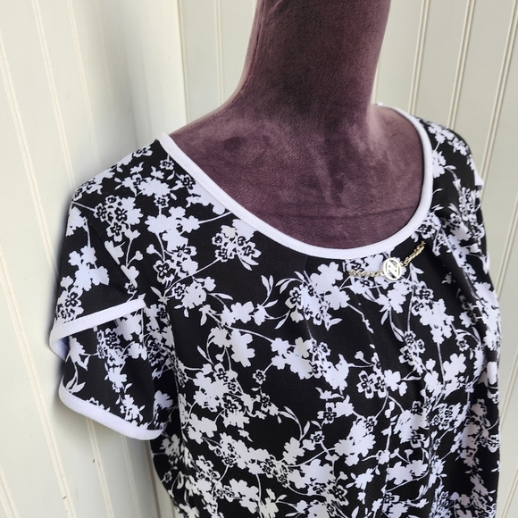 Adrienne Vittadini Black White Floral Sleeve Top Shirt Flare Short Sleeve Sz L - Picture 3 of 11